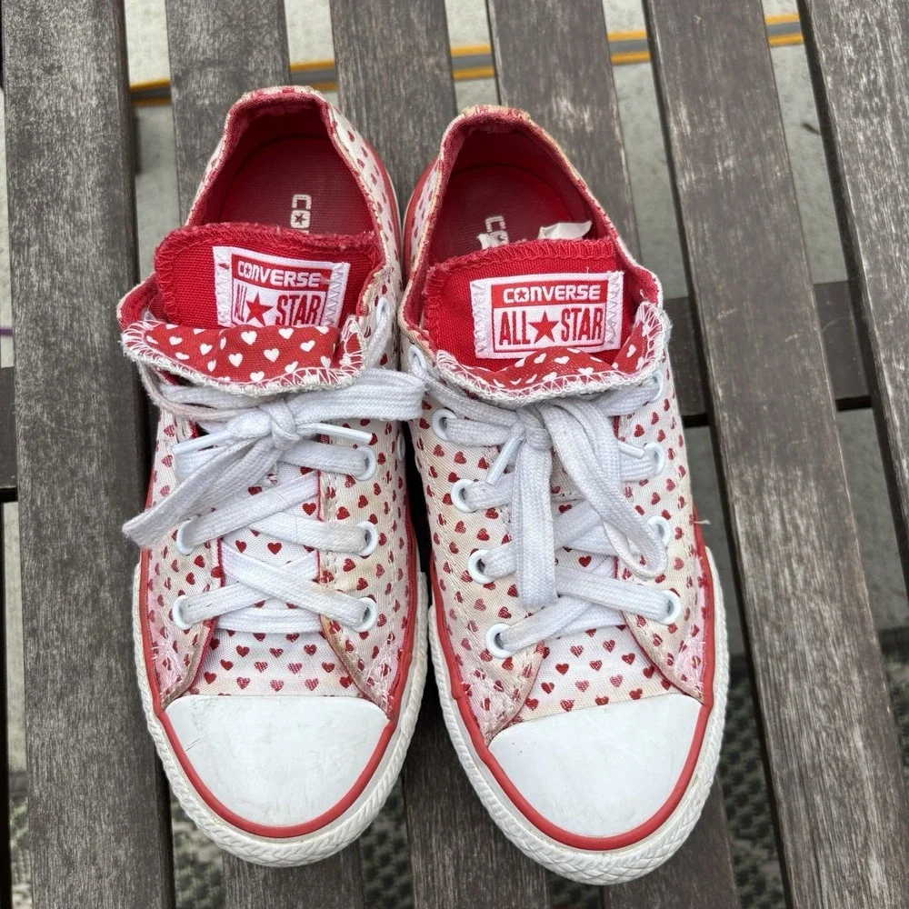 Converse Chuck Taylor All Star Juniors Size 2 *FLAWED* White Red Heart Low Shoes